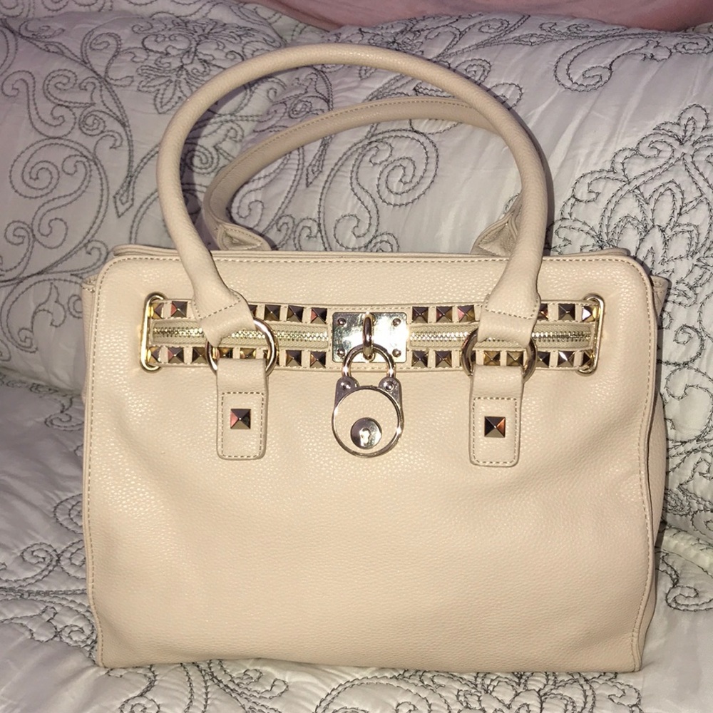 Victor Alfaro Purse